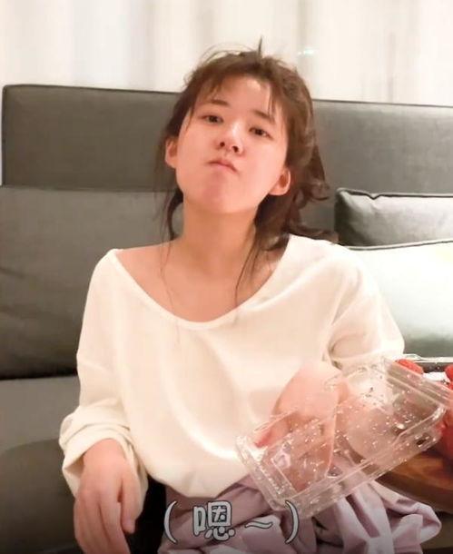 女明星脱袜,明星风采尽显