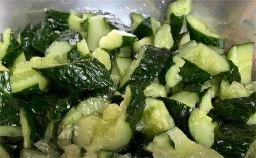 腌制的小瓜怎么吃,多样美味，尽享小瓜魅力