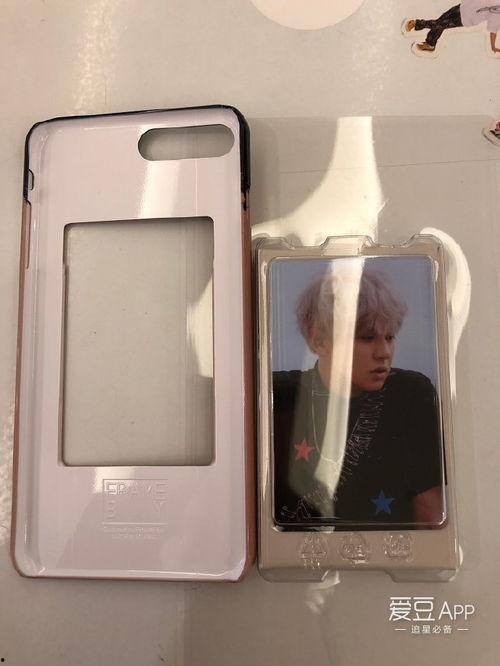 放明星小卡的手机壳,闪耀星辉，个性时尚新选择