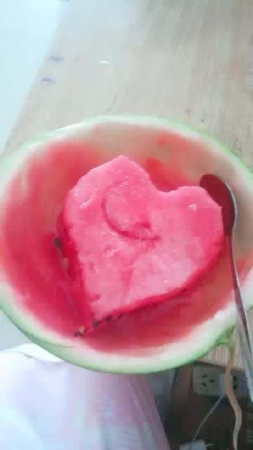天气太热了吃瓜解渴,瓜果飘香——吃瓜解渴，清凉一夏