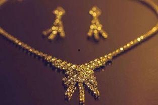 明星黄金首饰搭配,明星们的黄金首饰搭配艺术