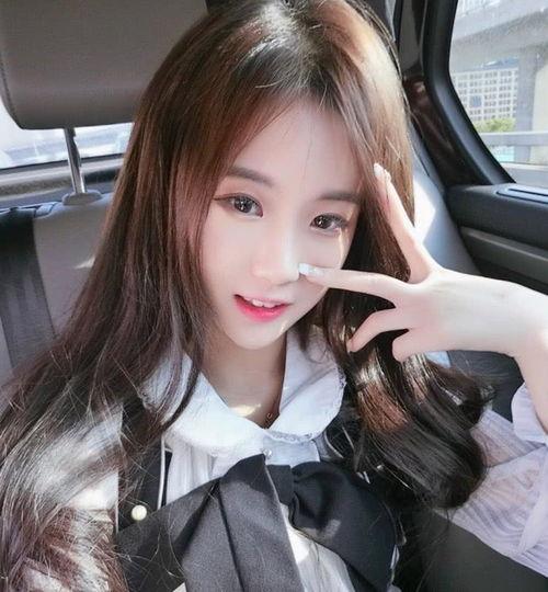 快手网红杨清的现状,从快手网红到现象级明星的蜕变之路